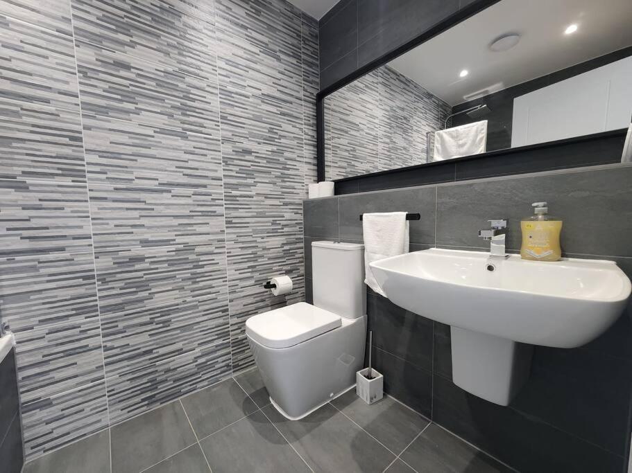 Paradigm Court, Brand New 2-bedroom Flat4, Apartment *